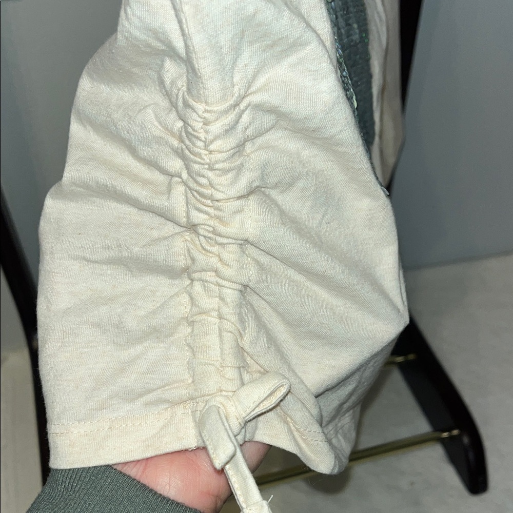 DKNY Flip Sequin Longsleeve T-Shirt NWT Girls Size 5 - Picture 5 of 7